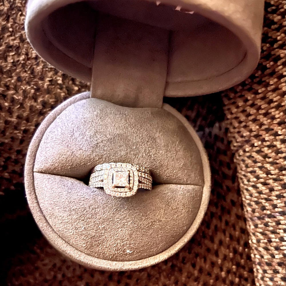 Beautiful Vera Wang Love Collection diamond collection engagement ring.